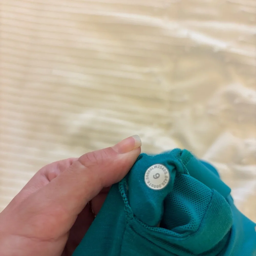 Lululemon Energy Bra - Picture 3 of 3